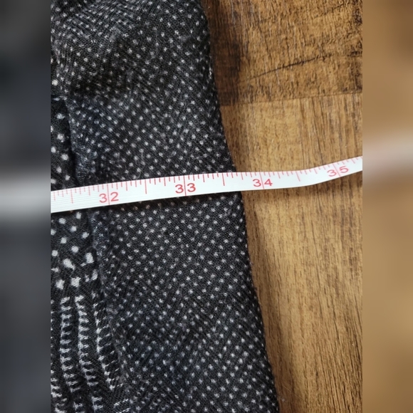 FREE W BUNDLE Jones New York patterned circle scarf - Picture 7 of 7